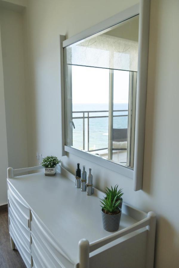 Blue Dreams - Spectacular Sea View Apartment In Афины Экстерьер фото