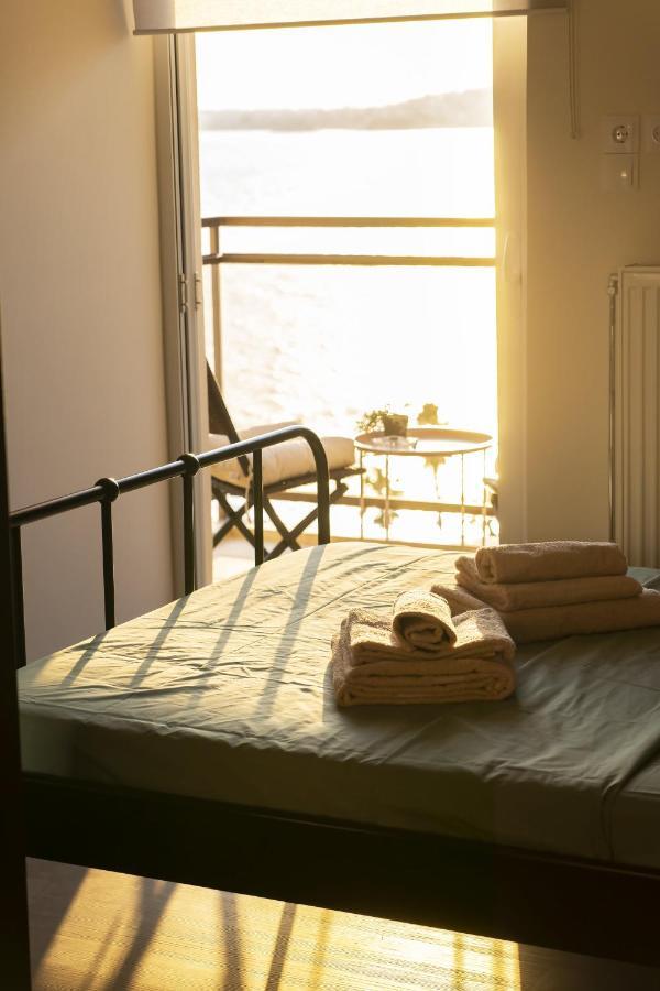 Blue Dreams - Spectacular Sea View Apartment In Афины Экстерьер фото
